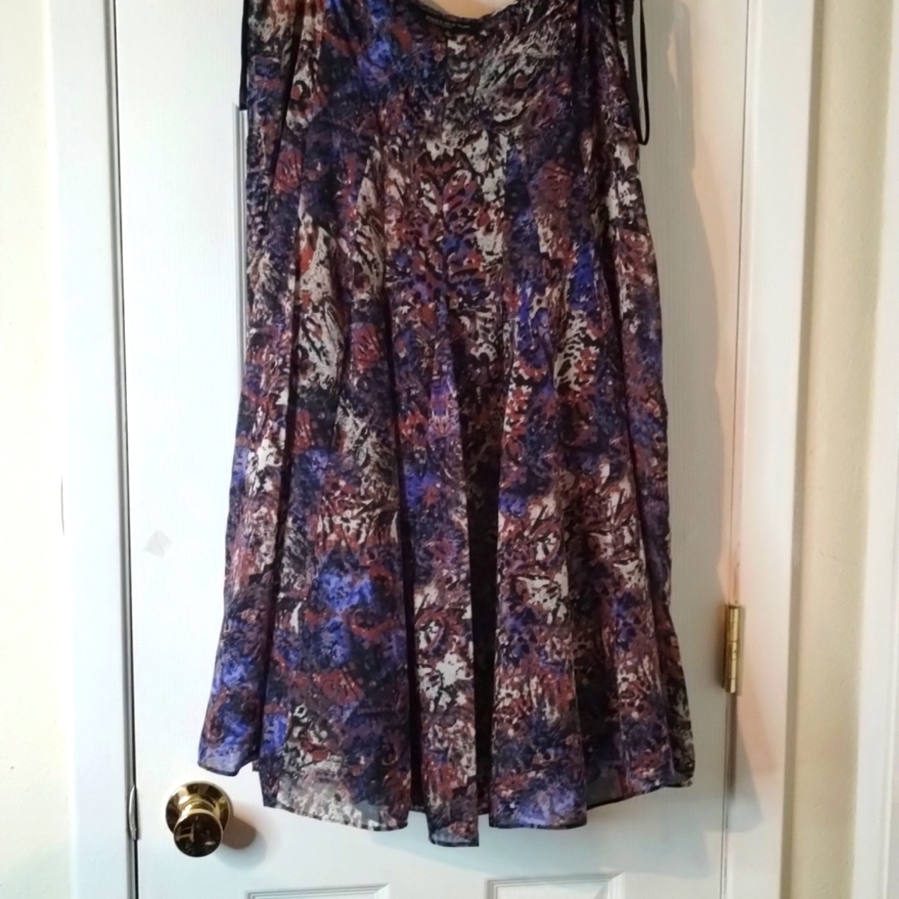 Pretty, silky skirt multicolor abstract print, size 10 Jones New York collection